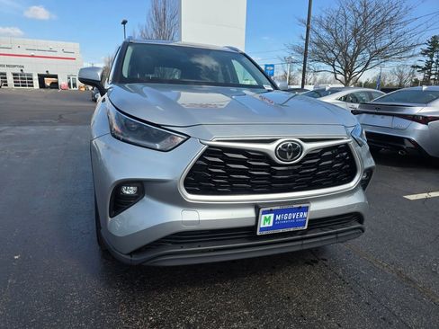 Used 2021 Toyota Highlander XLE image 9