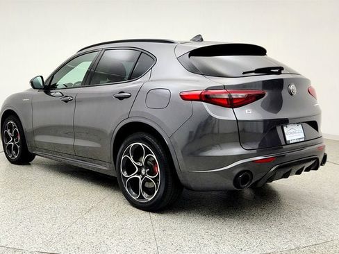 Used 2022 Alfa Romeo Stelvio Veloce AWD/4WD image 7