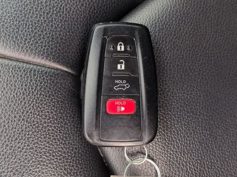 Used 2022 Toyota Highlander XLE FWD image 35