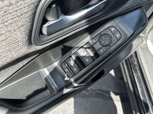 Used 2023 Nissan Rogue SV AWD/4WD image 17
