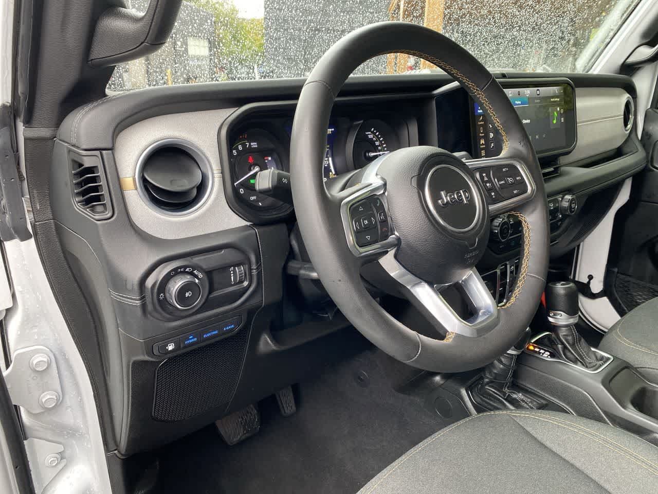Used 2024 Jeep Wrangler Unlimited Sahara AWD/4WD image 2