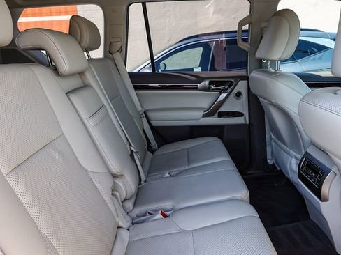 Used 2018 Lexus GX 460 Luxury w/ Preferred Accessory Package AWD/4WD image 19