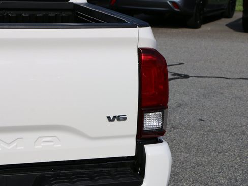 Used 2023 Toyota Tacoma SR5 w/ Technology Package AWD/4WD image 7