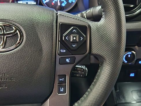 Used 2022 Toyota Tacoma TRD Off-Road AWD/4WD image 49