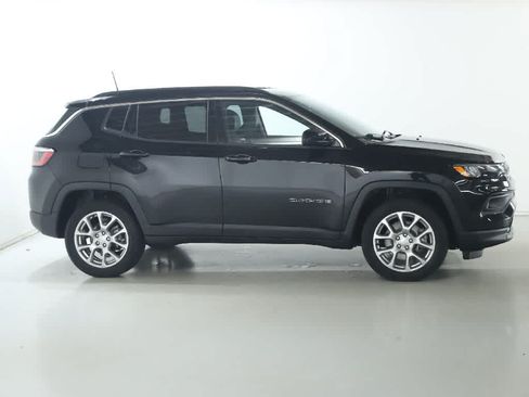 Used 2023 Jeep Compass Latitude AWD/4WD image 11