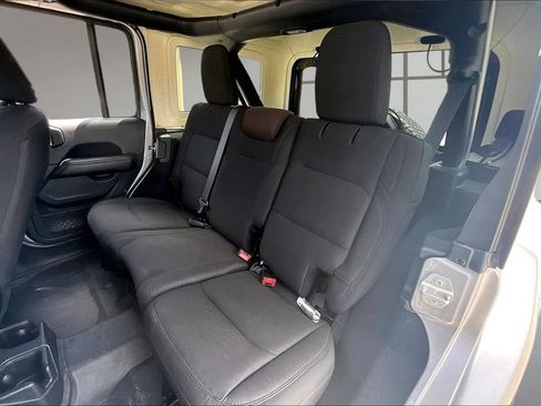 Used 2019 Jeep Wrangler Unlimited Sahara AWD/4WD image 20