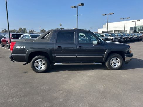 Used 2005 Chevrolet Avalanche Z71 w/ Sun And Sound Package image 8
