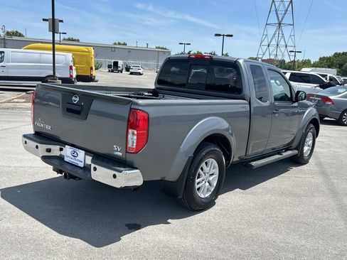 Used 2017 Nissan Frontier SV w/ SV Value Truck Package RWD image 4