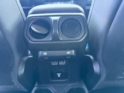 Used 2022 Jeep Wrangler Unlimited Rubicon w/ Cold Weather Group AWD/4WD image 27