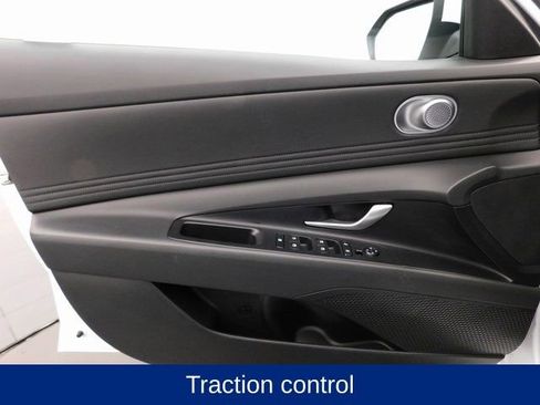 Certified 2025 Hyundai Elantra SEL image 19