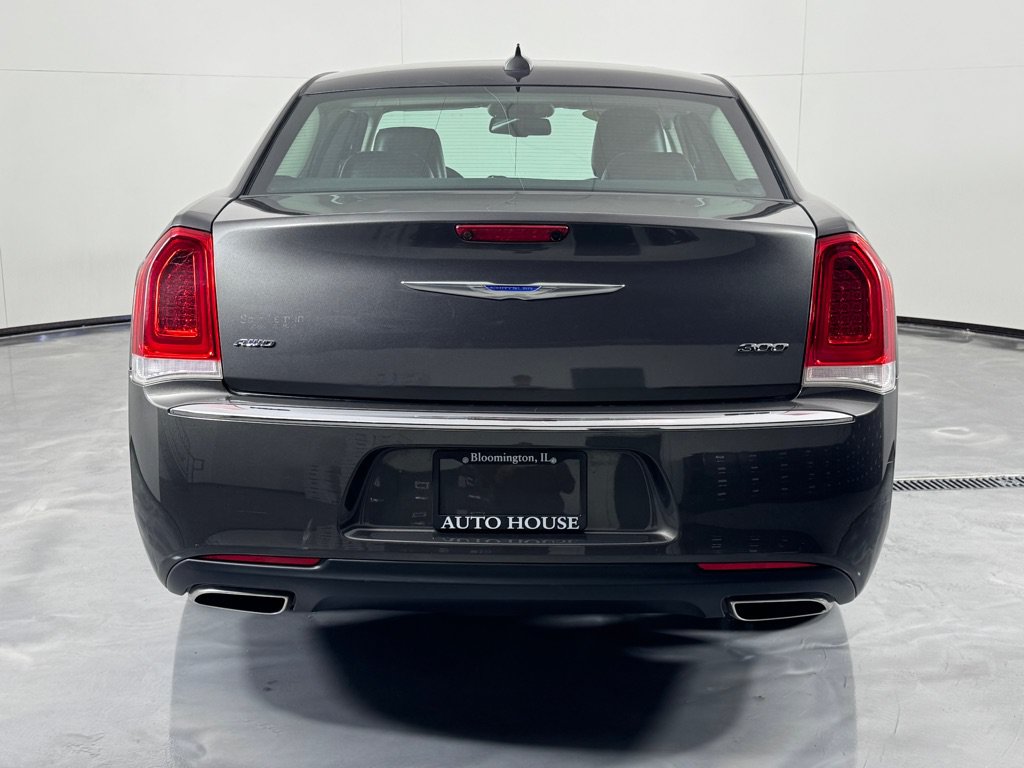 Used 2019 Chrysler 300 Limited AWD/4WD image 4