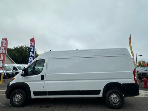 Used 2024 RAM ProMaster 2500 w/ Convenience Group image 5