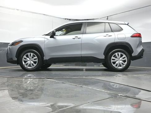 Used 2023 Toyota Corolla Cross L image 34