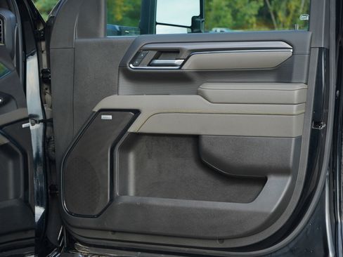 Used 2024 Chevrolet Silverado 2500 ZR2 w/ Technology Package image 14