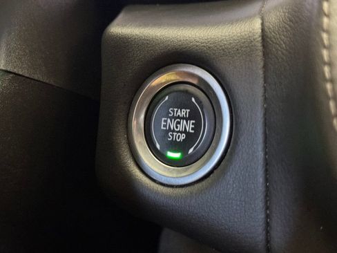 Used 2022 GMC Yukon SLE w/ Gmc Pro Safety Plus Package AWD/4WD image 6