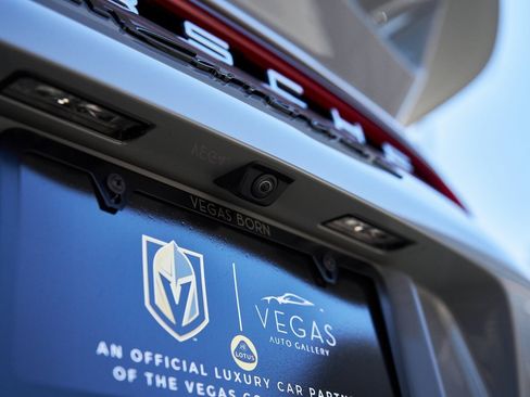 Used 2024 Porsche 911 Carrera 4S w/ Premium Package image 11