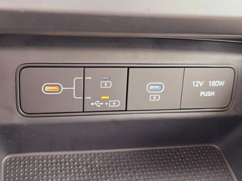 Certified 2025 Hyundai Tucson SE image 6