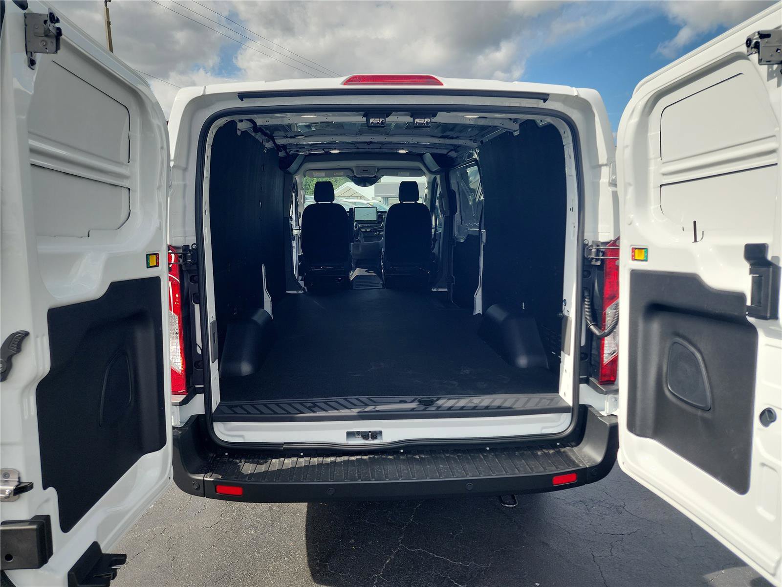New 2026 Ford Transit 250 Low Roof w/ Load Area Protection Package RWD image 15