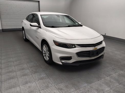 Used 2017 Chevrolet Malibu LT FWD image 14