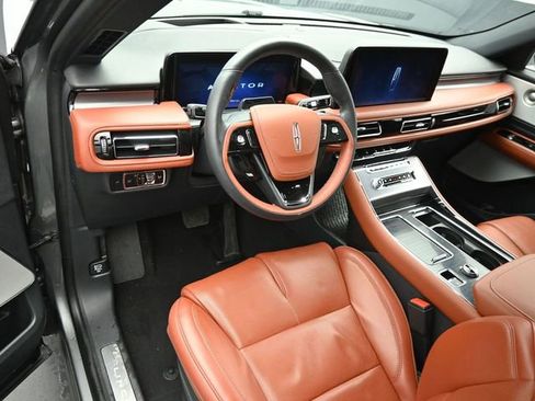 Used 2025 Lincoln Aviator Reserve w/ Equipment Group 201A image 9