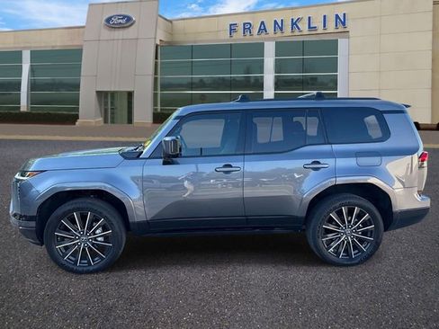 Used 2025 Lexus GX 550 w/ Accessory Package (2T) image 4