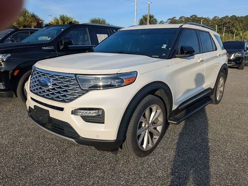 Used 2022 Ford Explorer Platinum w/ Technology Package AWD/4WD image 3