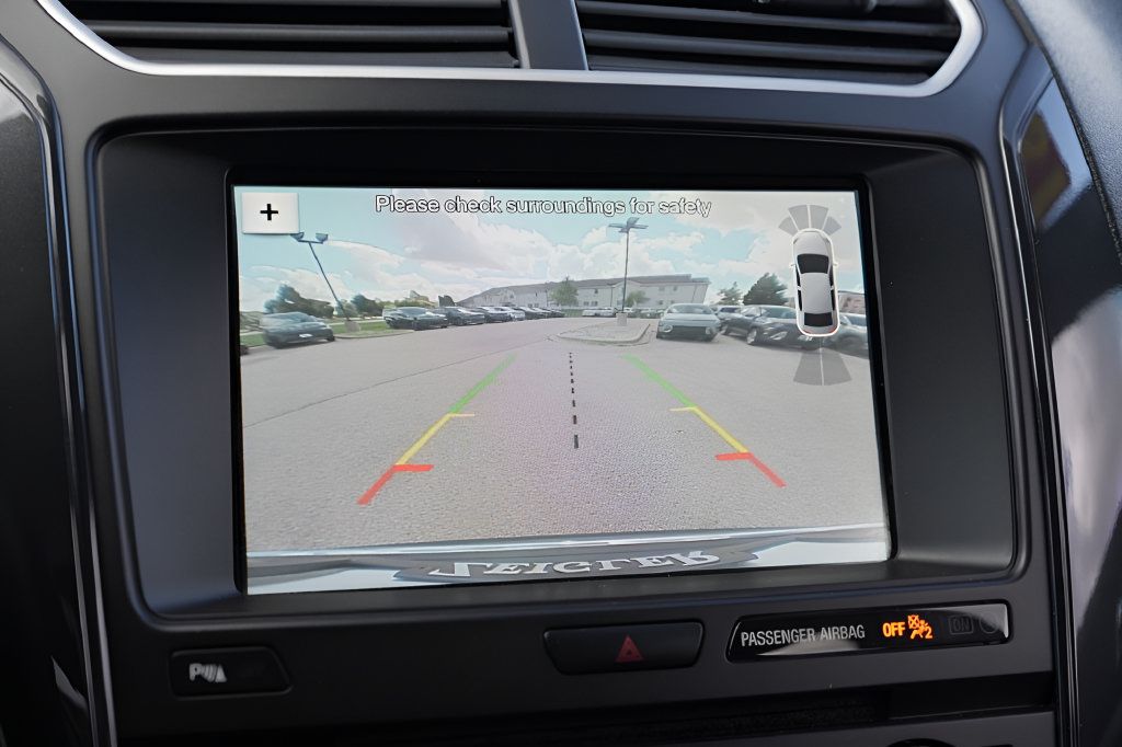 Used 2018 Ford Explorer XLT w/ Equipment Group 202A AWD/4WD image 38
