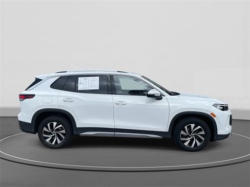 Used 2025 Volkswagen Tiguan S image 3