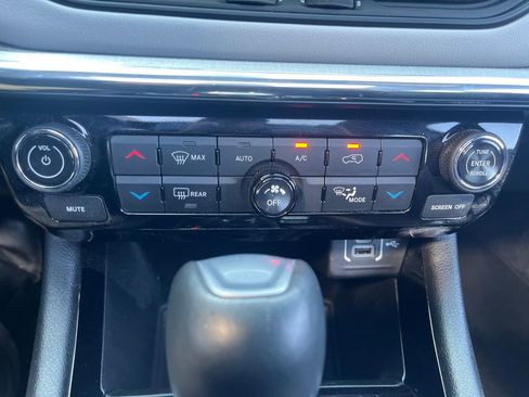 Used 2023 Jeep Compass Limited w/ Sun and Sound Group image 33