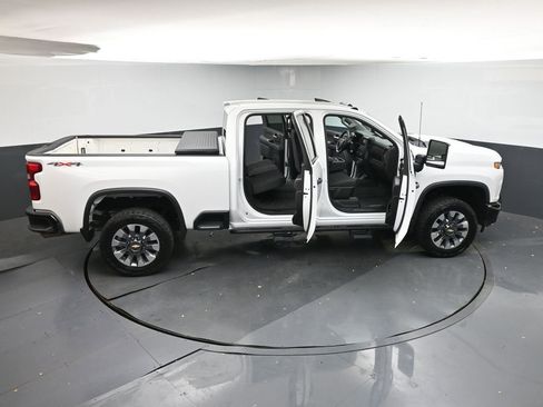 Used 2022 Chevrolet Silverado 2500 Custom w/ Custom Convenience Package image 48