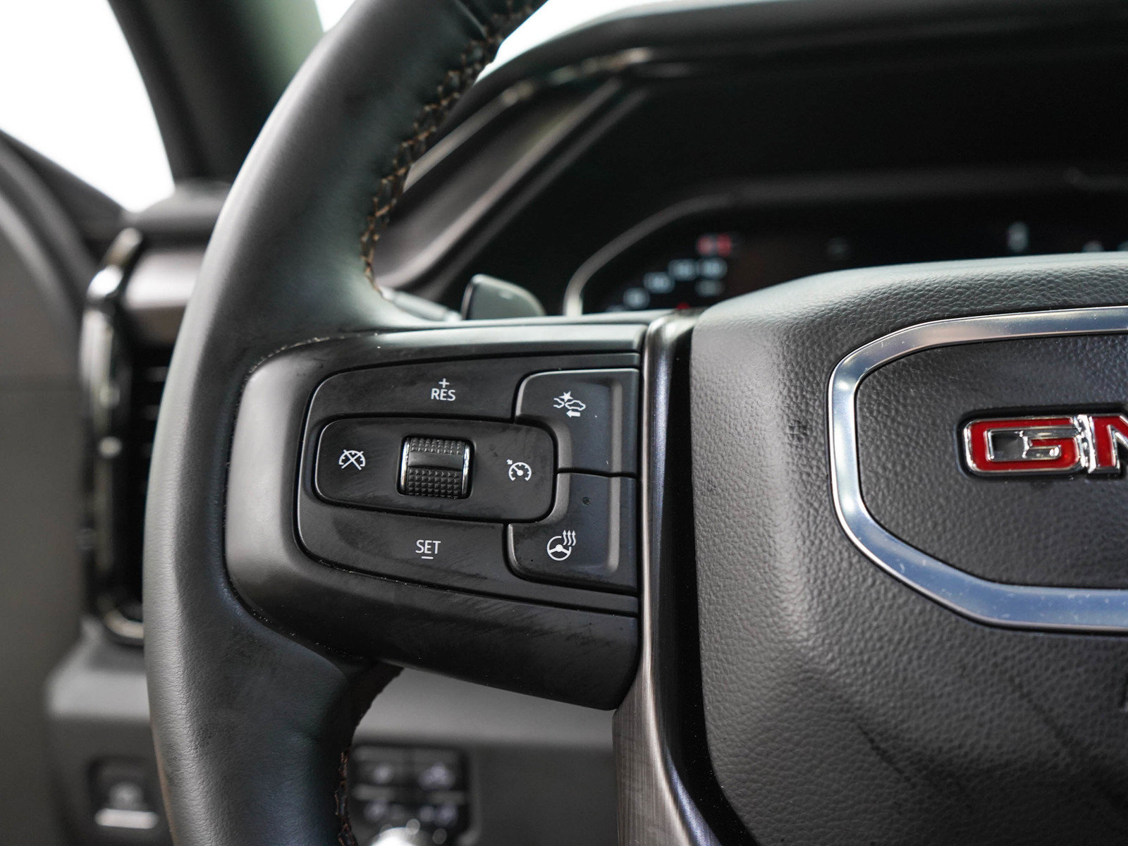 Used 2024 GMC Sierra 1500 AT4 w/ Technology Package AWD/4WD image 28