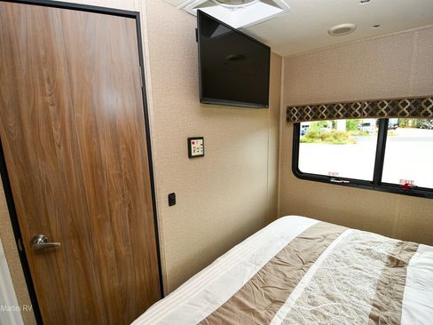 Used 2016 Mercedes-Benz Sprinter 3500 image 8