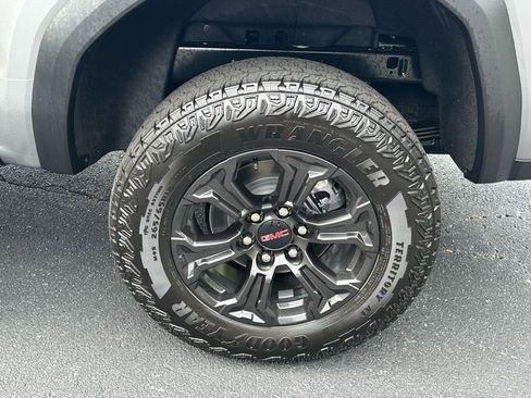 New 2025 GMC Canyon Elevation w/ Convenience Package image 7