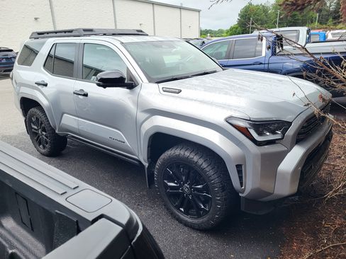 Used 2025 Toyota 4Runner 4WD image 2