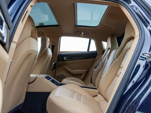 Certified 2022 Porsche Panamera image 44