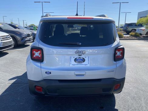 Used 2020 Jeep Renegade Latitude FWD image 6
