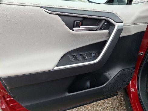 Used 2023 Toyota RAV4 Limited image 12