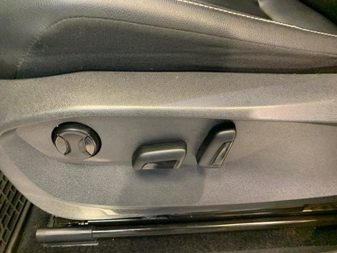 Used 2022 Volkswagen Tiguan SE R-Line image 19