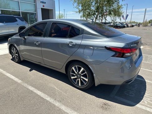 Used 2020 Nissan Versa SV FWD image 3