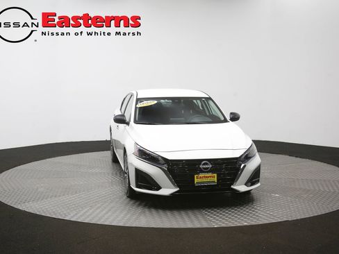 Used 2025 Nissan Altima 2.5 SV FWD image 50