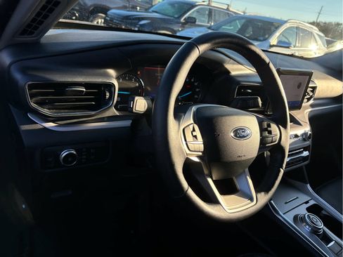 Used 2023 Ford Explorer XLT w/ Equipment Group 202A image 9
