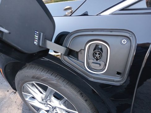 Used 2025 Cadillac Optiq Luxury 2 w/ LPO, Floor Liner Package image 9