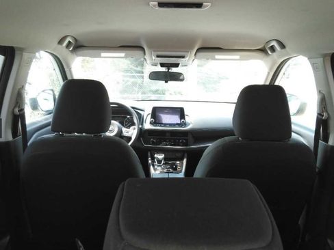 Used 2024 Nissan Rogue S AWD/4WD image 9