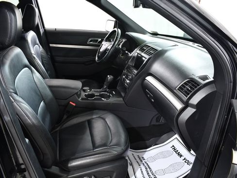 Used 2018 Ford Explorer XLT w/ Equipment Group 202A AWD/4WD image 10
