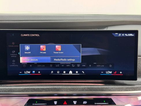 Used 2023 BMW i7 xDrive60 image 30