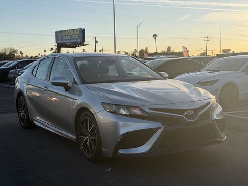 Used 2021 Toyota Camry SE image 14