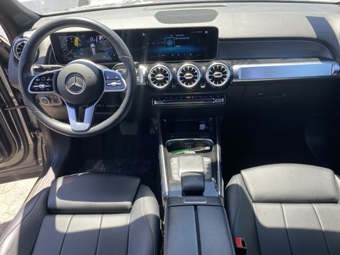 Used 2021 Mercedes-Benz GLB 250 w/ Premium Package image 20