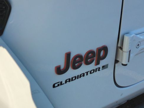 Used 2023 Jeep Gladiator Mojave w/ Cold Weather Group image 24