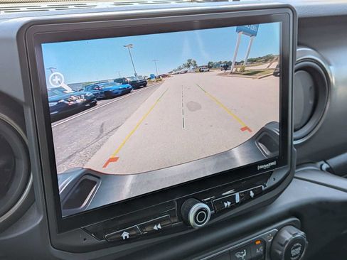 Used 2023 Jeep Gladiator Sport AWD/4WD image 26