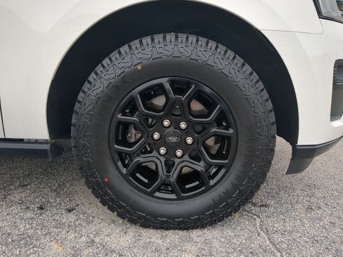 Certified 2022 Ford Expedition Limited AWD/4WD image 9